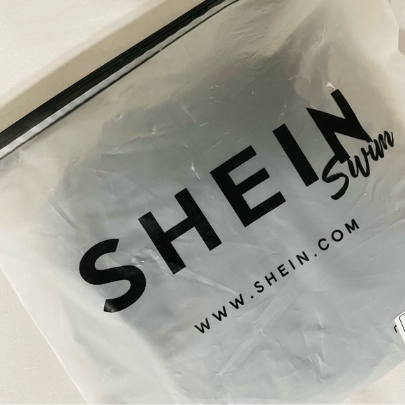 Criss-Cross back One piece Swimsuit - Picture 5 of 6